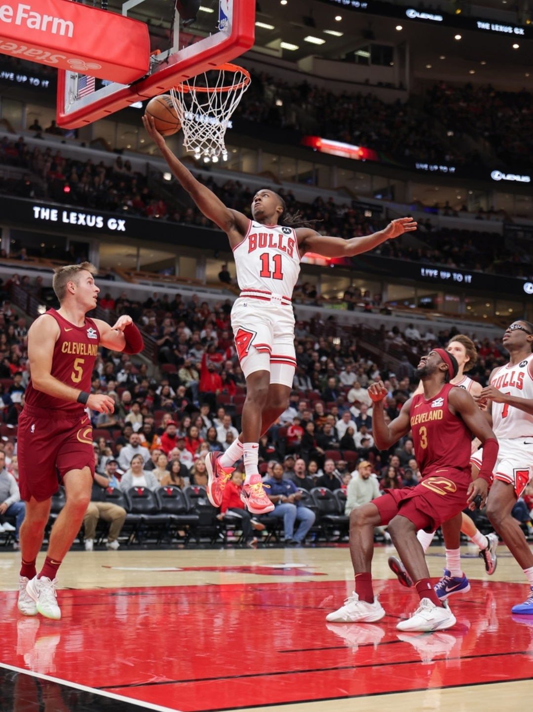 爱游戏体育官方-芝加哥公牛迎NBA季后赛关键赛，今夜战术微调，赛场秩序良好，赛程密集仍需轮换的简单介绍