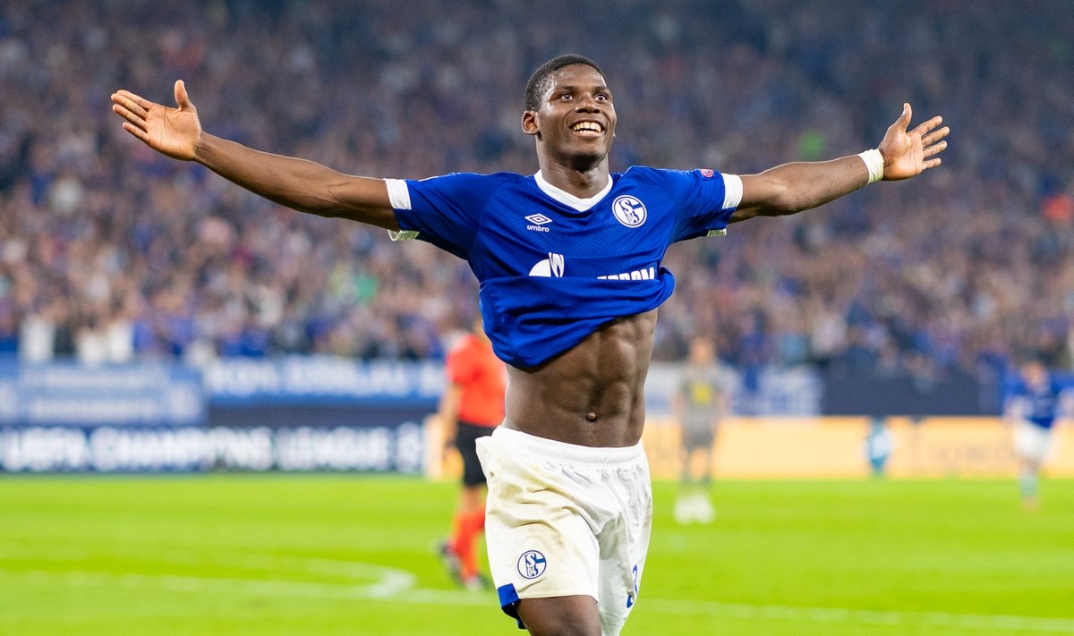 爱游戏平台-从金州勇士围绕欧冠主帅复盘到印第安纳步行者止住颓势备战法甲，今晚上海久事备战亚冠 